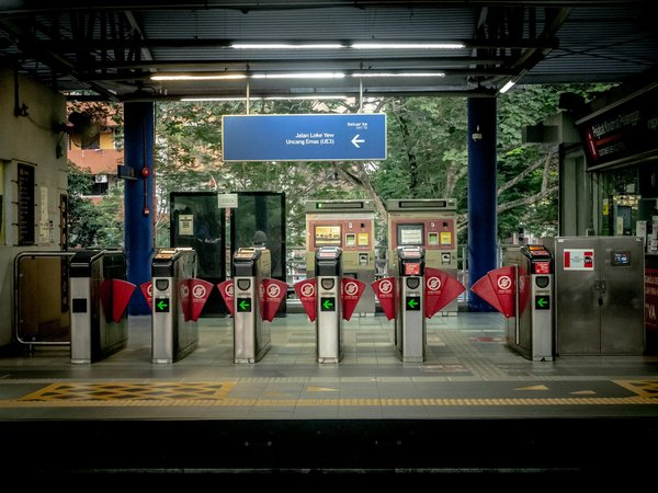 Quels sont les meilleurs spots pour faire du parapente au-dessus des Alpes suisses?